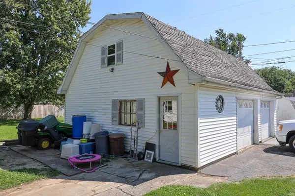 1128 W Cherry ST, Bluffton, IN 46714