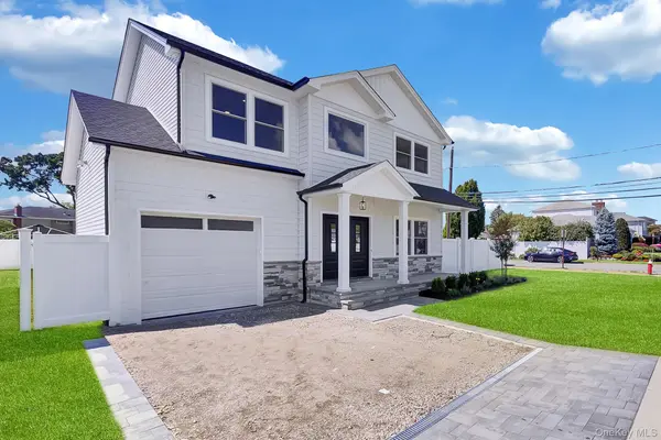 21 Cypress AVE, Bethpage, NY 11714