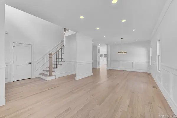 21 Cypress AVE, Bethpage, NY 11714