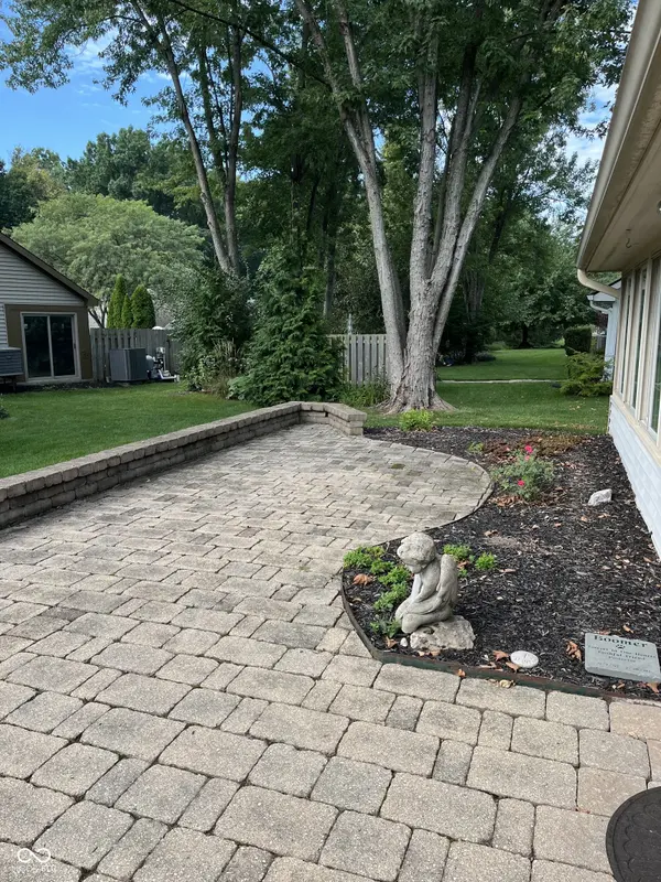 6423 Franklin CT, Fishers, IN 46038