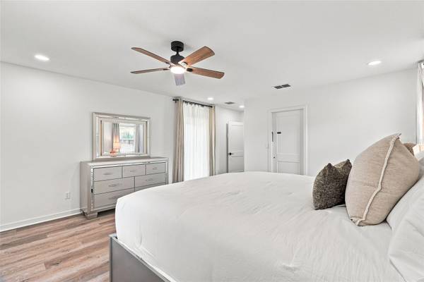 3230 MELTON ST N, St Petersburg, FL, 33704 photo 21
