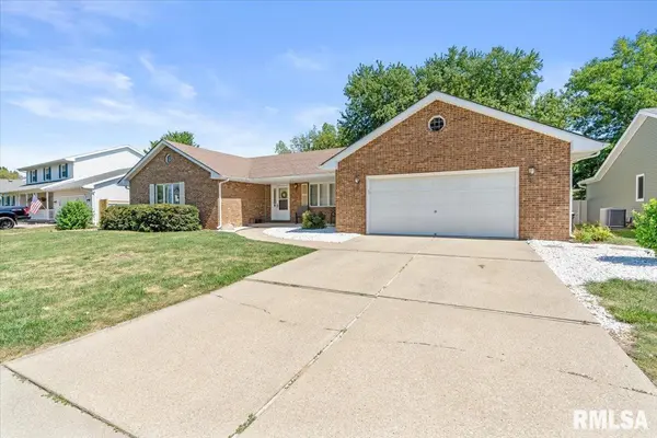 1808 Hunter Ridge DR, Springfield, IL 62704