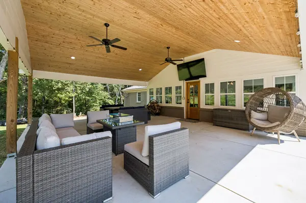 875 Coon Creek Rd, Dickson, TN 37055