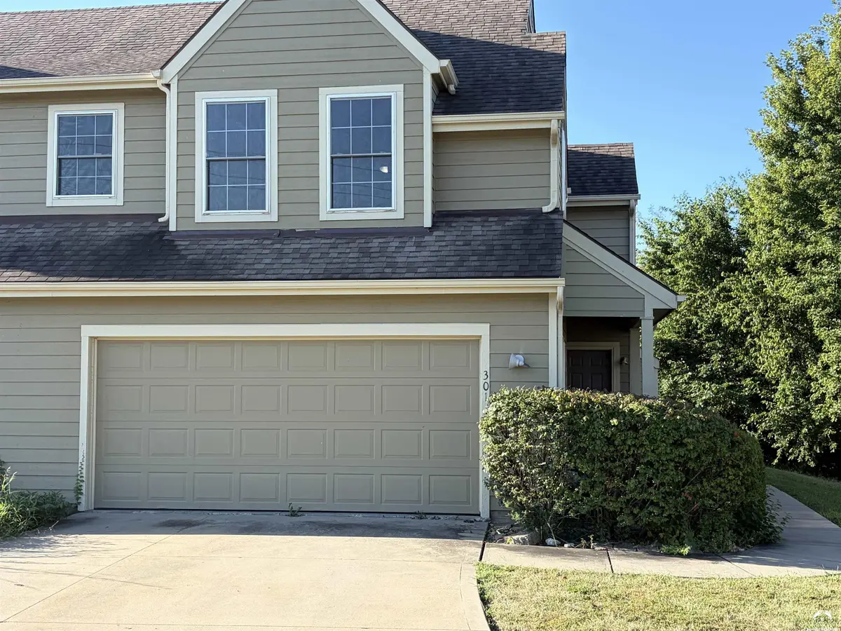 301 Hillside DR, Baldwin City, KS 66006