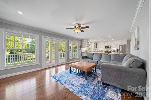 2593 Birdie LN NE, Conover, NC 28613