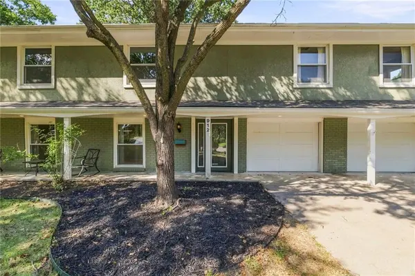912 W 98th ST, Kansas City, MO 64114