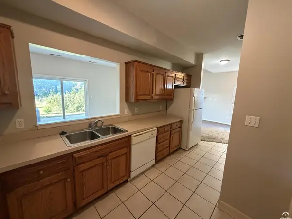 301 Hillside DR, Baldwin City, KS 66006