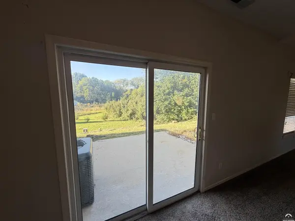 301 Hillside DR, Baldwin City, KS 66006