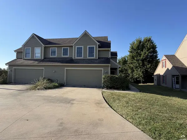301 Hillside DR, Baldwin City, KS 66006