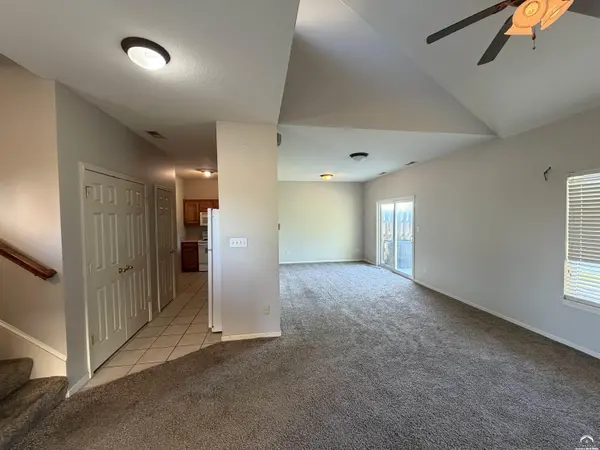 301 Hillside DR, Baldwin City, KS 66006