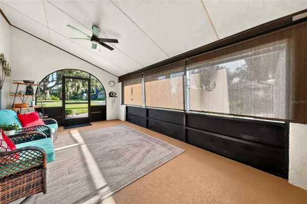 8106 SPRING DR, Yalaha, FL 34797