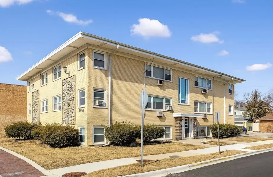 8636 Grand AVE #3A, River Grove, IL 60171