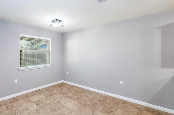 186 Talon DR, Luling, TX 78648