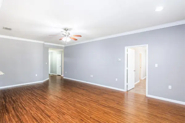 186 Talon DR, Luling, TX 78648