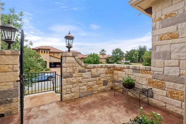 122 Feritti DR, Lakeway, TX 78734