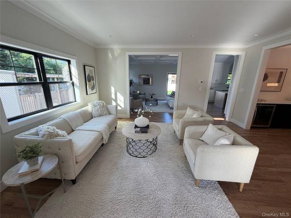 110 Stella CT, Lynbrook, NY 11563