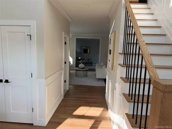 110 Stella CT, Lynbrook, NY 11563
