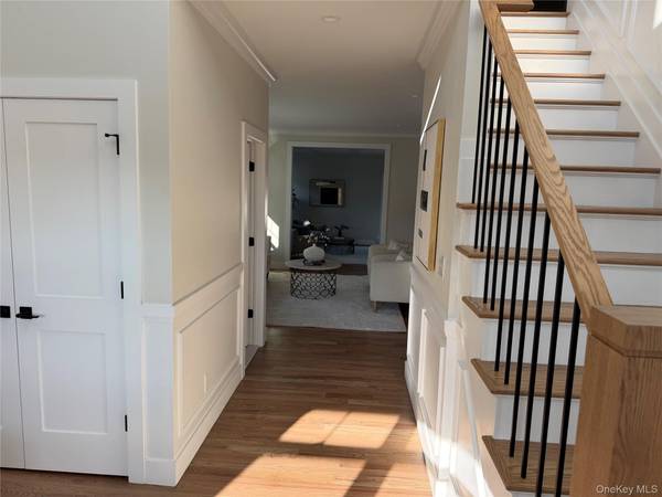 110 Stella CT, Lynbrook, NY 11563