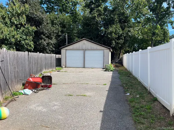 56 Lowndes AVE, Huntington Station, NY 11746