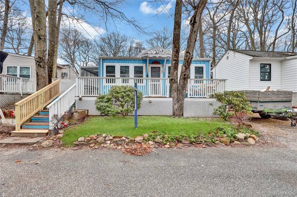 21 Cottage RD, Baiting Hollow, NY 11933