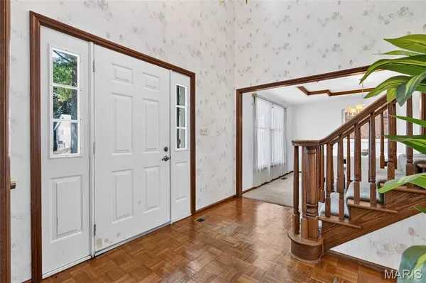 2851 Spring Water DR, St Louis, MO 63129