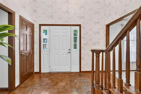 2851 Spring Water DR, St Louis, MO 63129