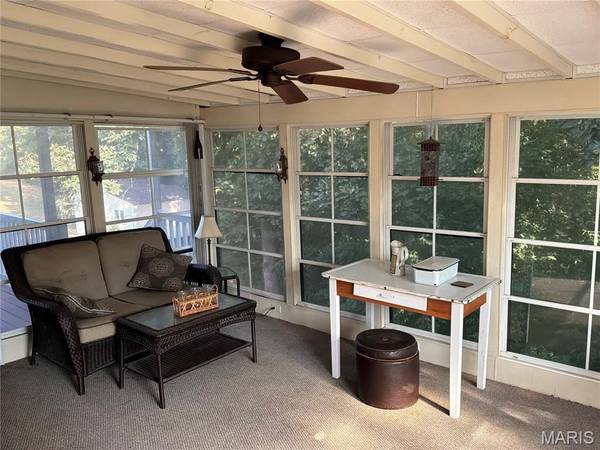 218 S Warren DR, Winfield, MO 63389