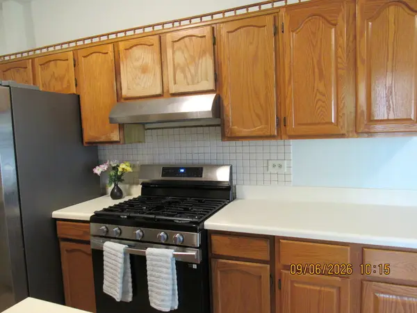 1735 Chesapeake LN #7, Schaumburg, IL 60193