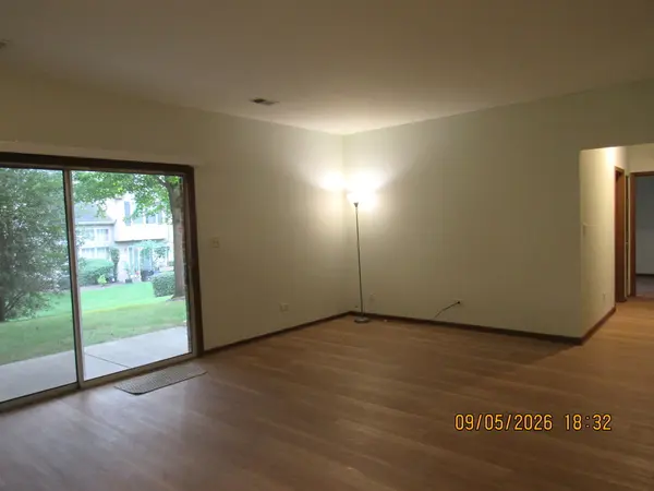 1735 Chesapeake LN #7, Schaumburg, IL 60193