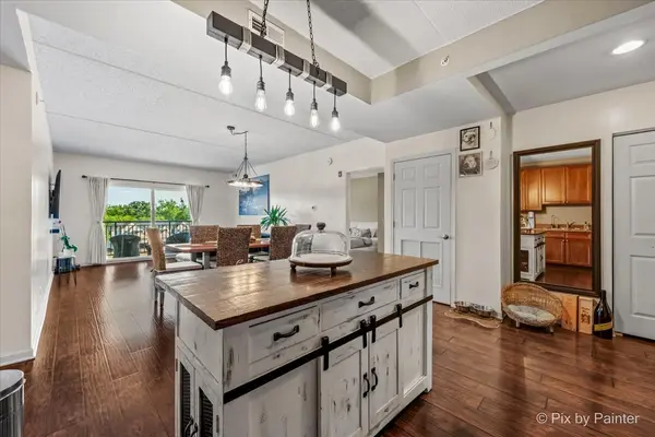 125 Lakeview DR #403, Bloomingdale, IL 60108