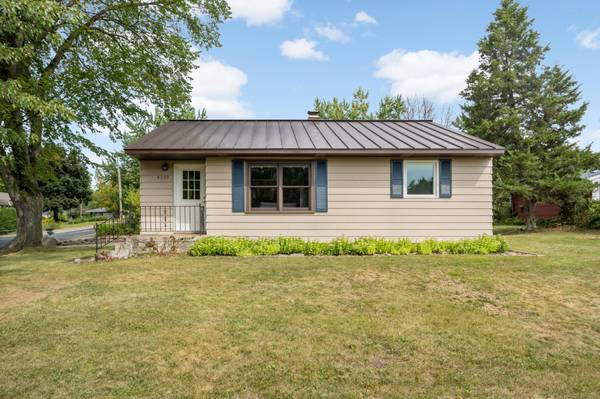 4320 Pleasant ST SE, Prior Lake, MN 55372