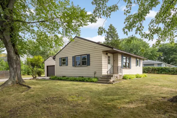 4320 Pleasant ST SE, Prior Lake, MN 55372