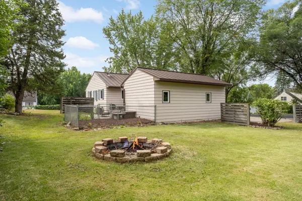 4320 Pleasant ST SE, Prior Lake, MN 55372