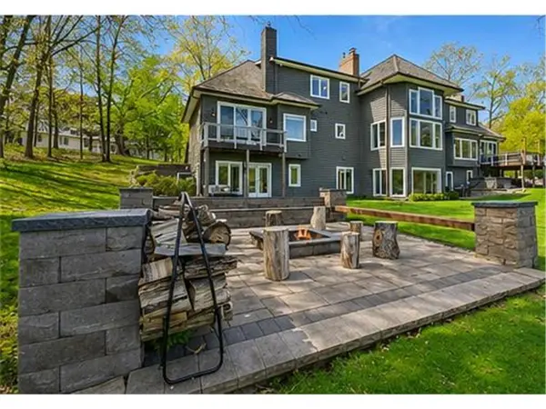 28200 Boulder CIR, Shorewood, MN 55331