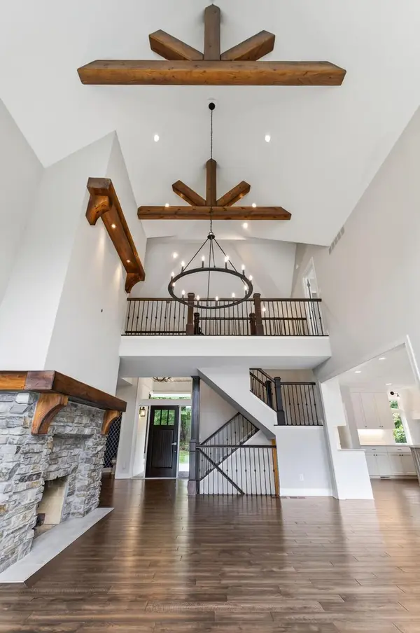 28200 Boulder CIR, Shorewood, MN 55331