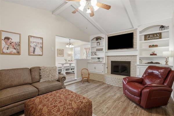 300 S Bouziden DR, Moore, OK 73160