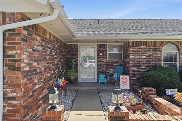 300 S Bouziden DR, Moore, OK 73160
