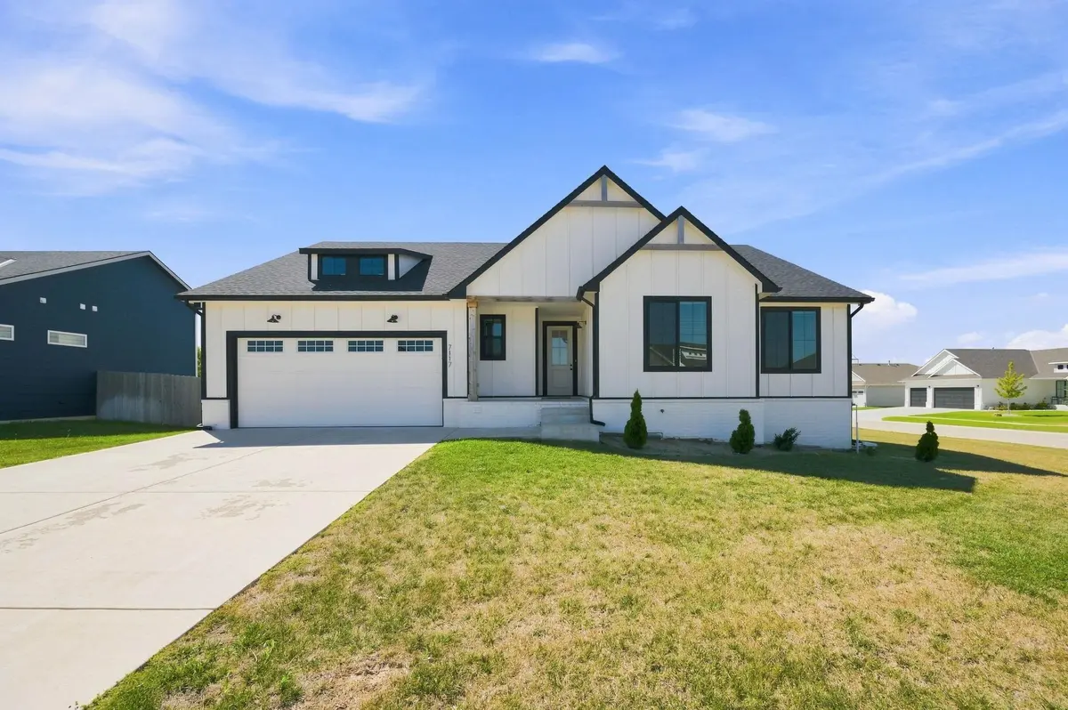 7117 E Pheasant Ridge St, Bel Aire, KS 67226