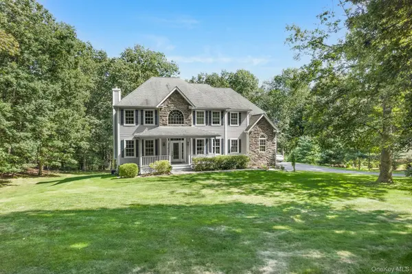 127 Shagbark LN, Hopewell Junction, NY 12533