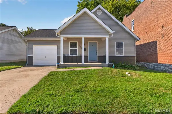3024 Caroline ST, St Louis, MO 63104