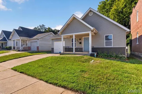 3024 Caroline ST, St Louis, MO 63104