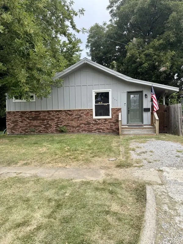 205 W 6th ST, Benton, IL 62812