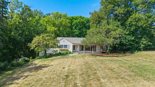 5916 Code AVE, Edina, MN 55436