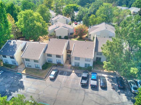 827 Red Bird LN #C, Norman, OK 73072