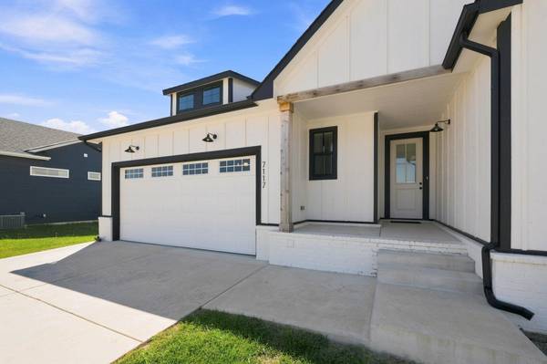 7117 E Pheasant Ridge St, Bel Aire, KS 67226