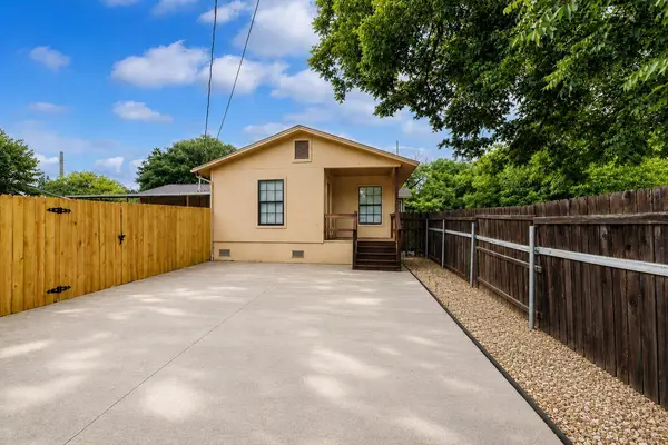 140 Hillcrest DR, Luling, TX 78648
