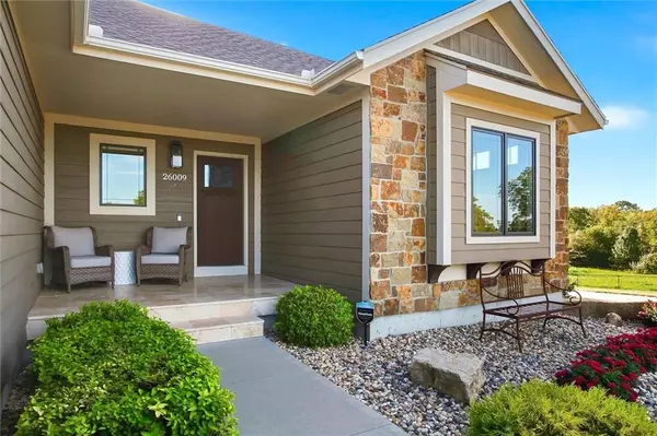 26009 S Summit RD, Harrisonville, MO 64701