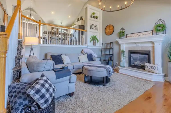 1802 Lauren LN, Kearney, MO 64060