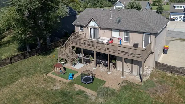 1802 Lauren LN, Kearney, MO 64060