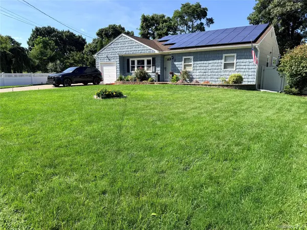 35 Ranch DR, Shirley, NY 11967